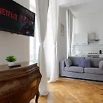 Casa Strehler, Tra Teatro E * 的里雅斯特