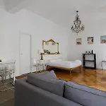 Casa Strehler, Tra Teatro E *