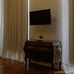 Apartman Casa Strehler, Tra Teatro E