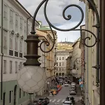 Casa Strehler, Tra Teatro E Trieszt
