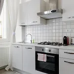 Casa Strehler, Tra Teatro E *