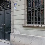 Casa Strehler, Tra Teatro E Apartman