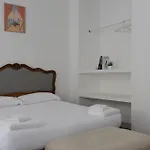 Apartman Casa Strehler, Tra Teatro E