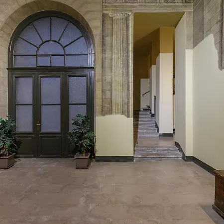 Apartman Casa Strehler, Tra Teatro E *
