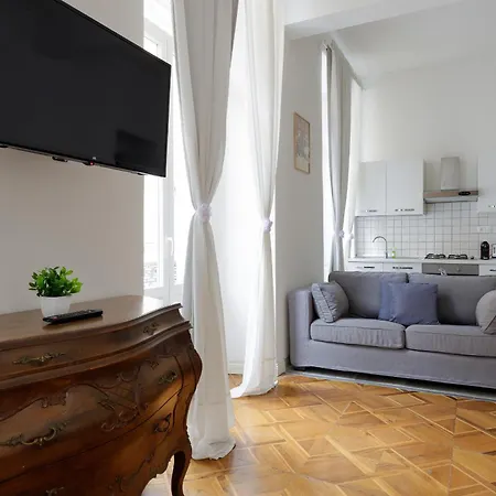 Casa Strehler, Tra Teatro E Apartman