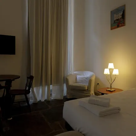 Apartman Casa Strehler, Tra Teatro E *