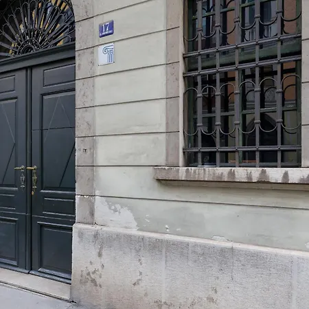 Casa Strehler, Tra Teatro E Apartamento