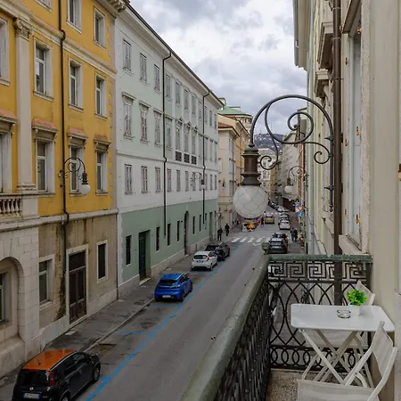 Casa Strehler, Tra Teatro E Appartamento Trieste