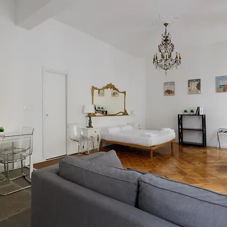 Casa Strehler, Tra Teatro E *